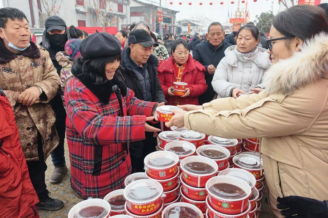 过了腊八就是年 文艺大餐送门前开元棋牌app新春走基层⑤(图5)